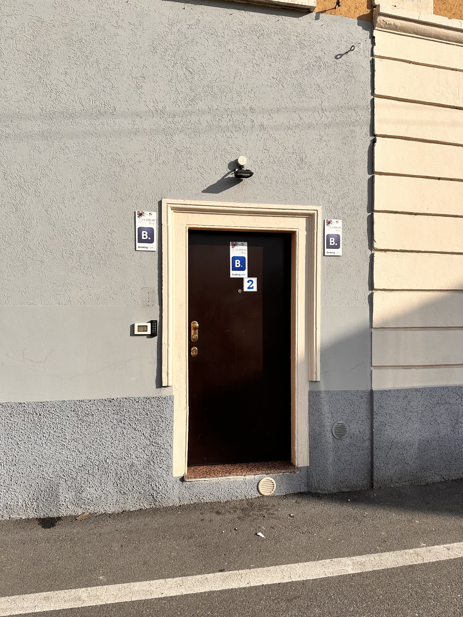 Ingresso Love, porta 2
